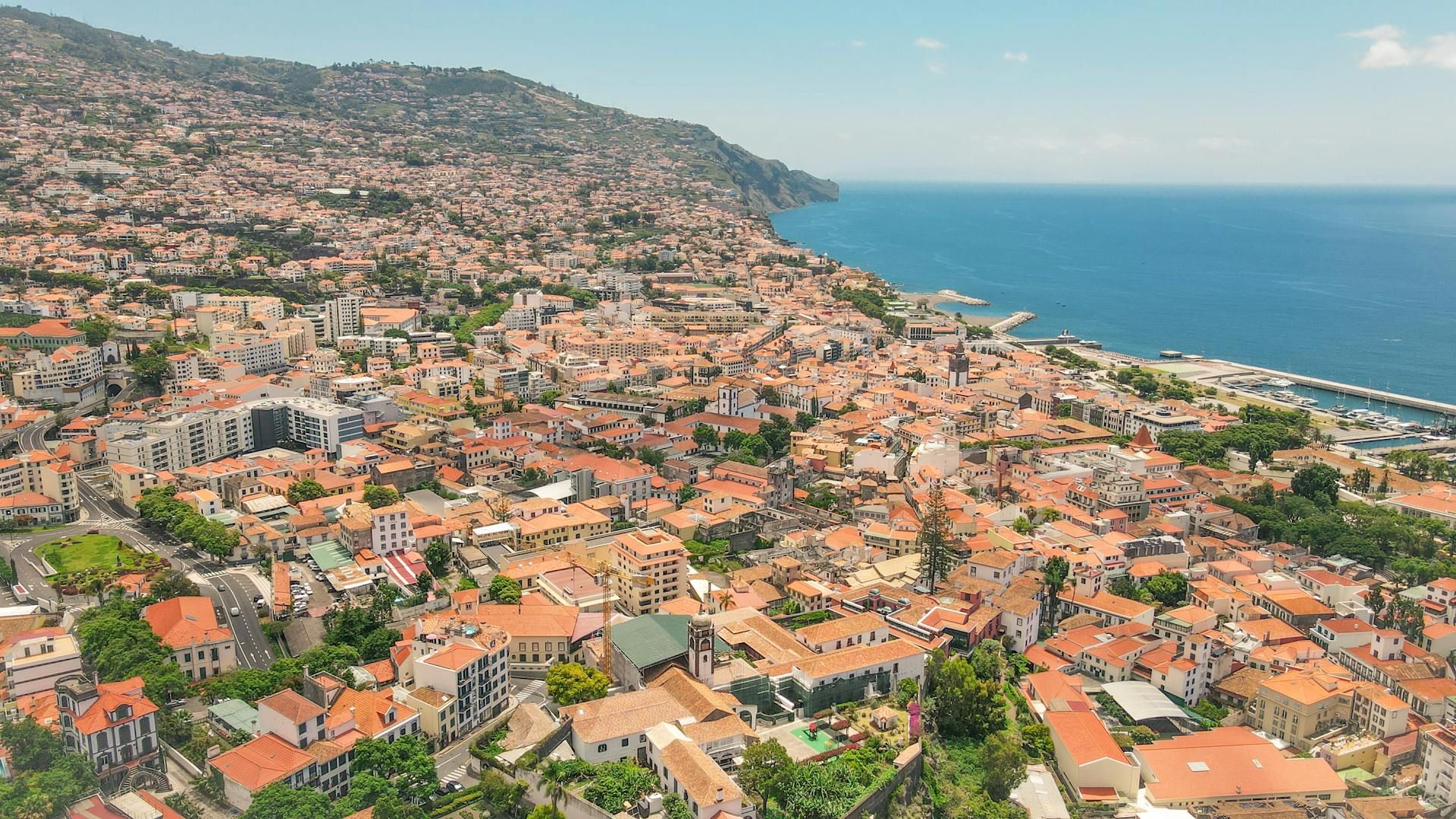 3-Day Madeira Island Road Trip: Funchal, Pico do Arieiro & Porto Moniz