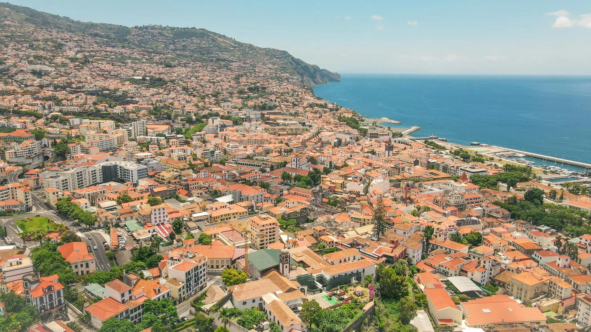3-Day Madeira Island Road Trip: Funchal, Pico do Arieiro & Porto Moniz