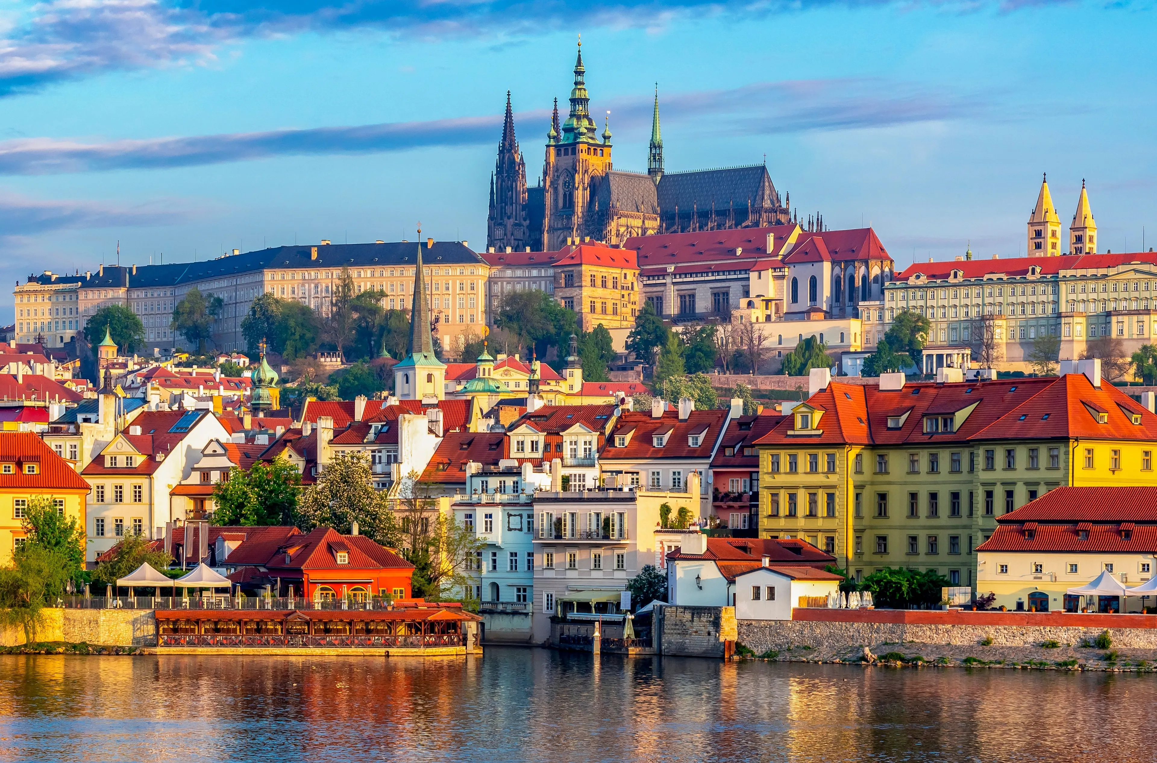 Czech Castles & Culture Loop: Prague, Český Krumlov, Pilsen, Karlovy Vary